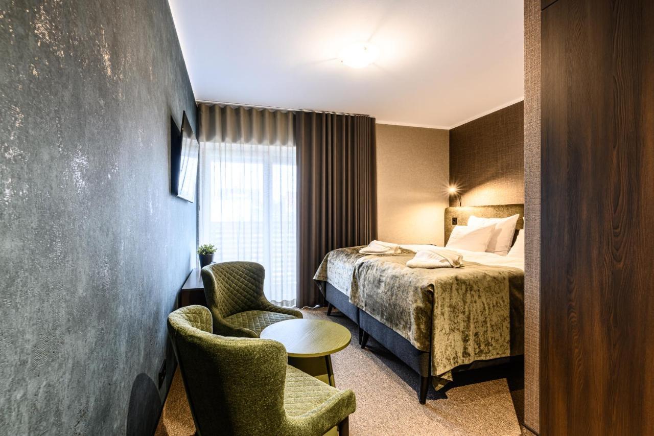 Ugandi Hotel Отепяе Екстер'єр фото