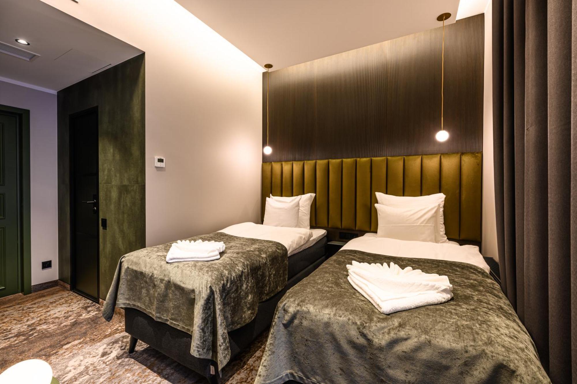 Ugandi Hotel Отепяе Екстер'єр фото