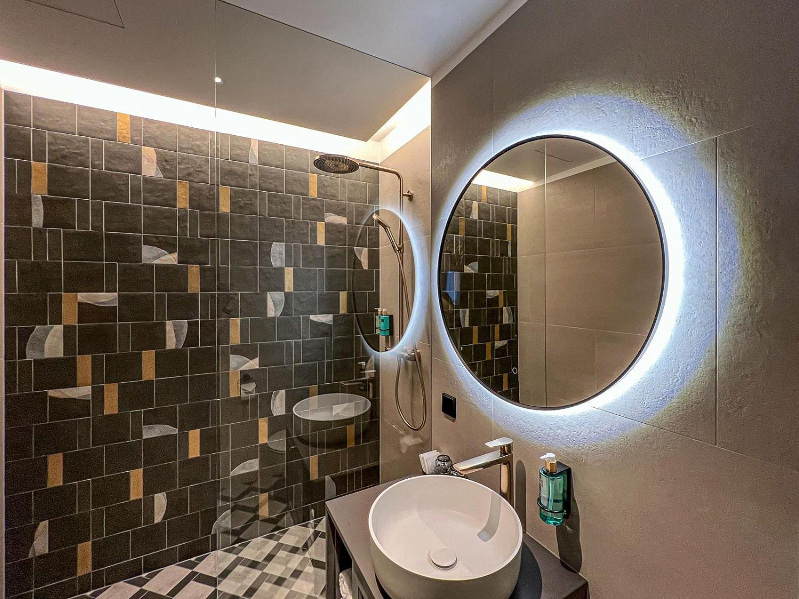 Ugandi Hotel Отепяе Екстер'єр фото