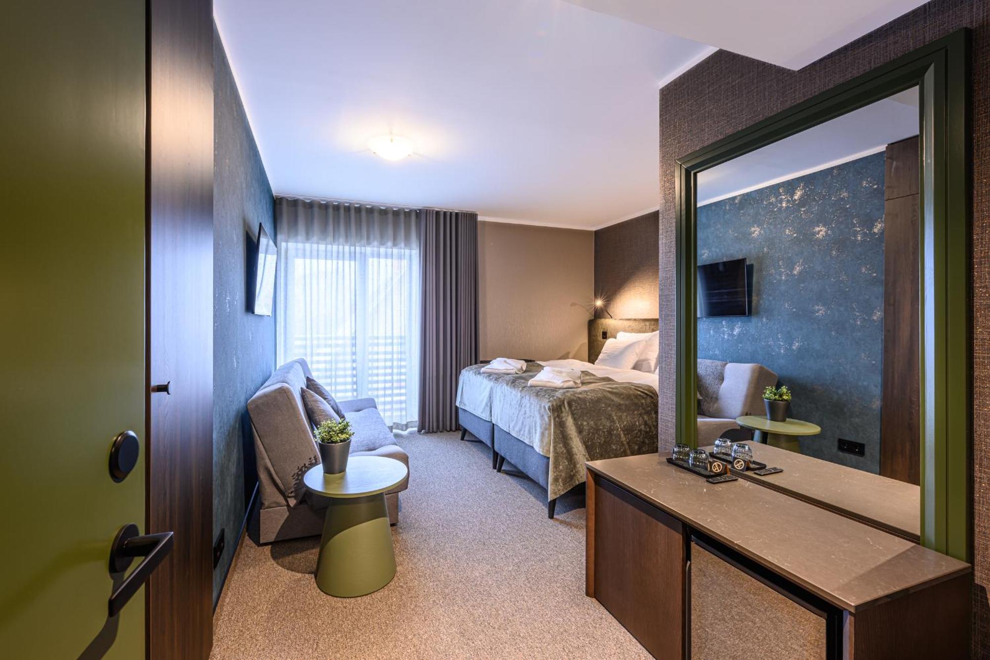 Ugandi Hotel Отепяе Екстер'єр фото