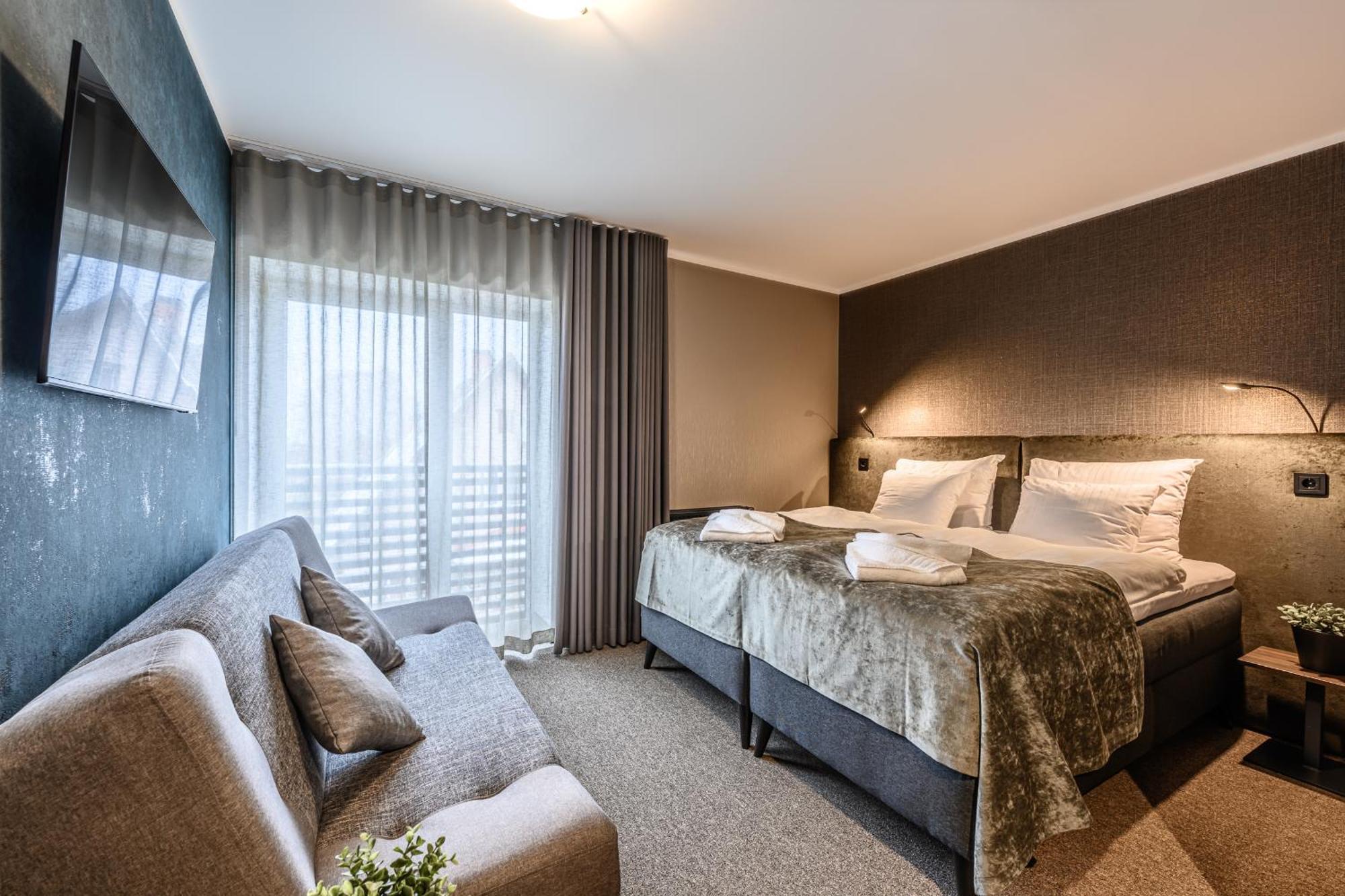 Ugandi Hotel Отепяе Екстер'єр фото