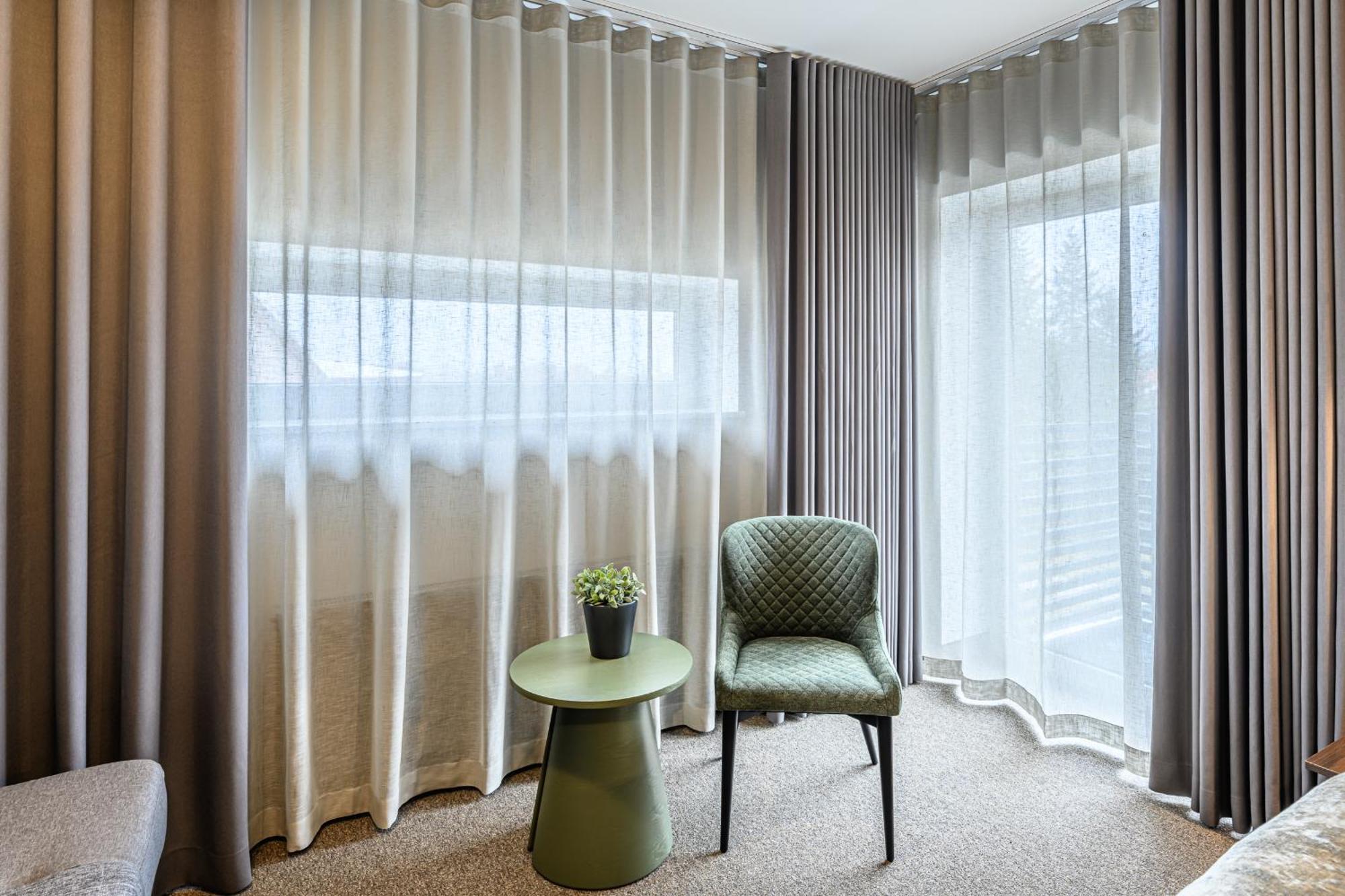 Ugandi Hotel Отепяе Екстер'єр фото