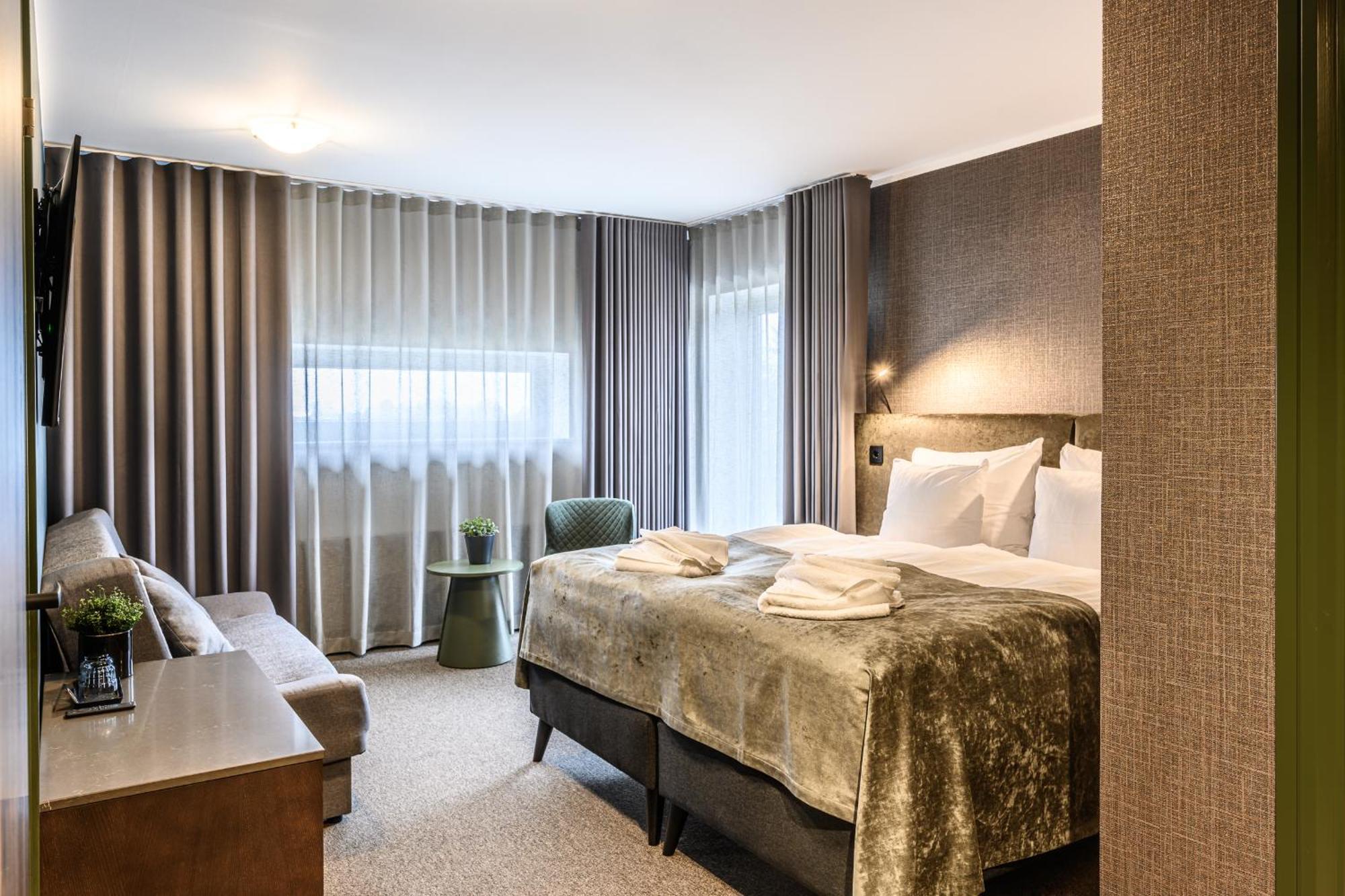 Ugandi Hotel Отепяе Екстер'єр фото