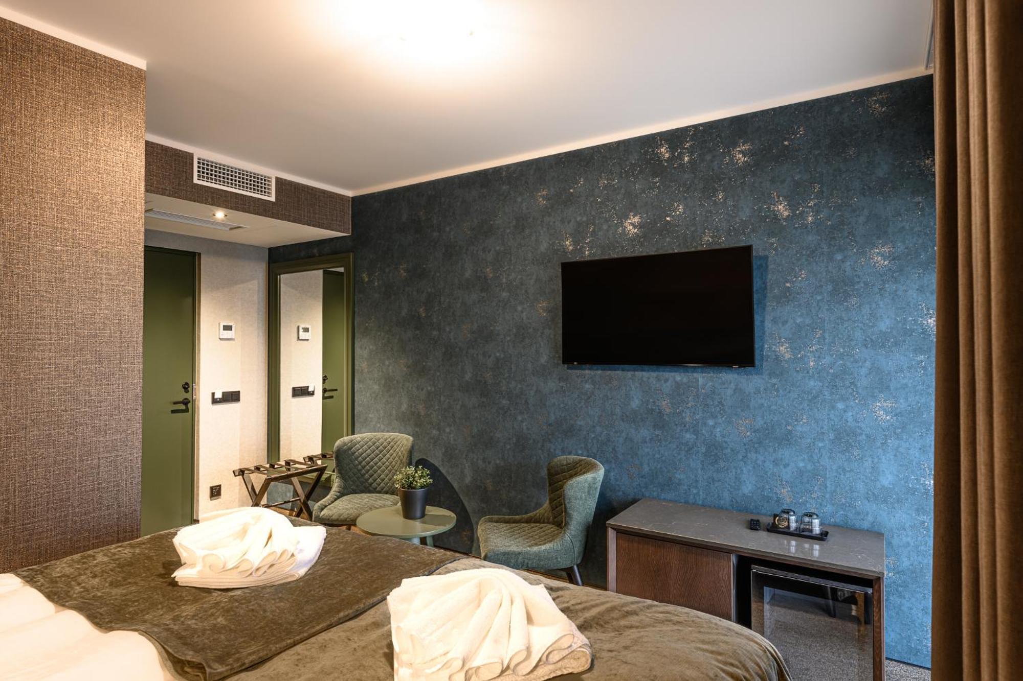 Ugandi Hotel Отепяе Екстер'єр фото