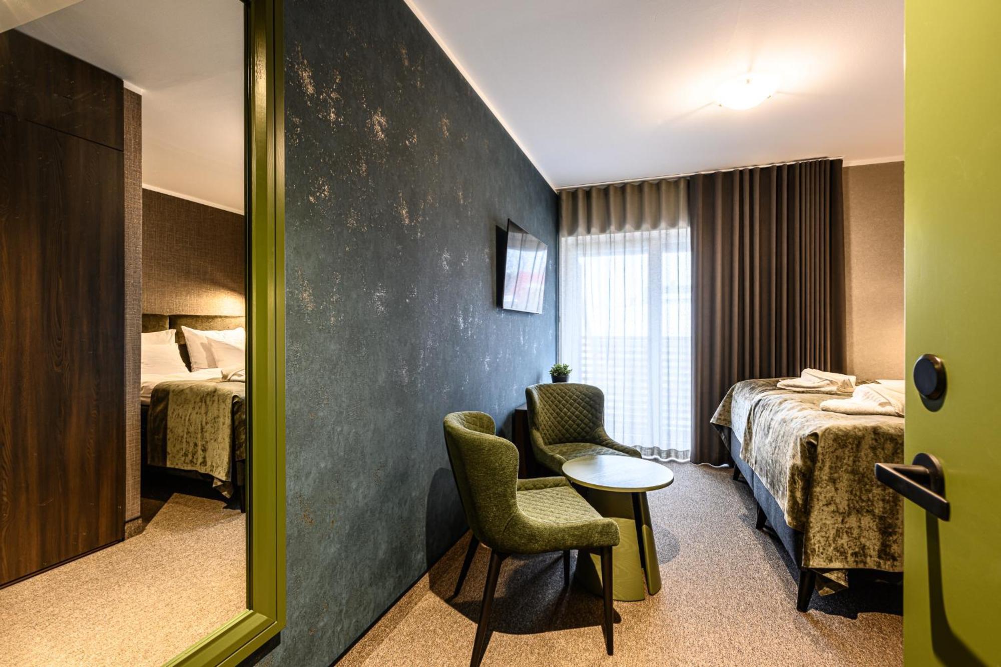 Ugandi Hotel Отепяе Екстер'єр фото