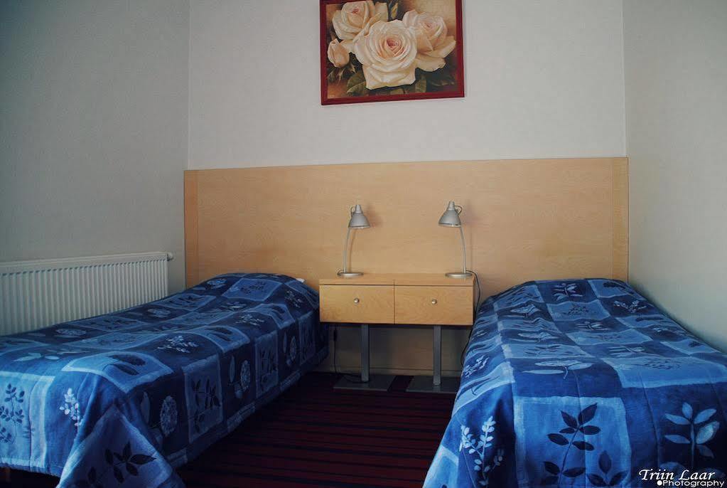 Ugandi Hotel Отепяе Екстер'єр фото